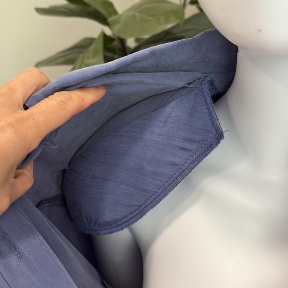 2567 100% Silk Long Sleeve Hidden Button Down Shirt Womens Size 12 Dusty Blue - Picture 11 of 12